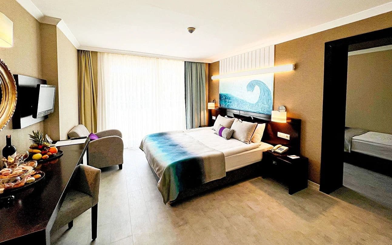 Catamaran Quality Times Hotel Odalar