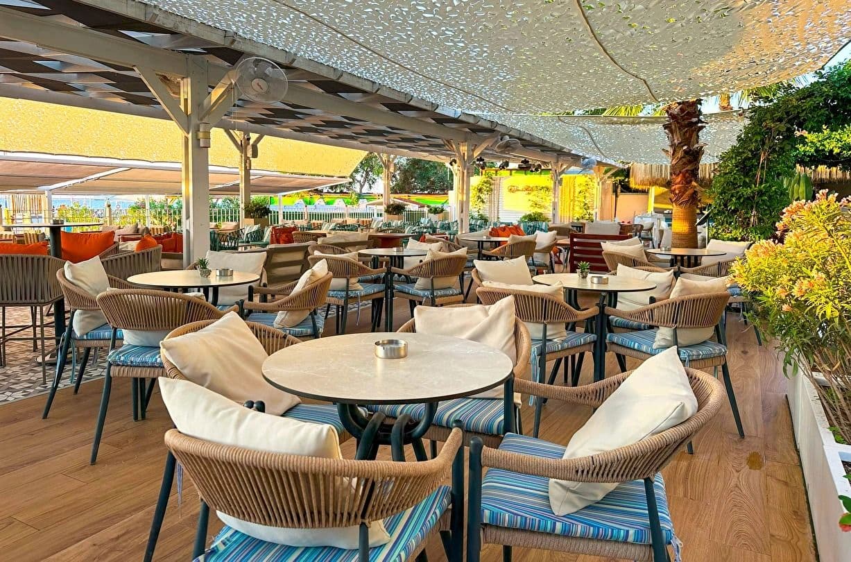 Catamaran Quality Times Hotel Restaurant